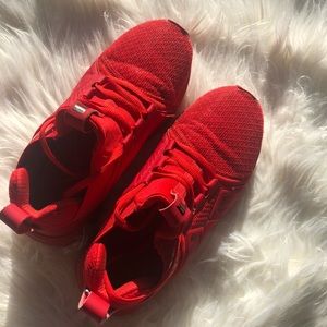 Boys puma basketball shoes size 5